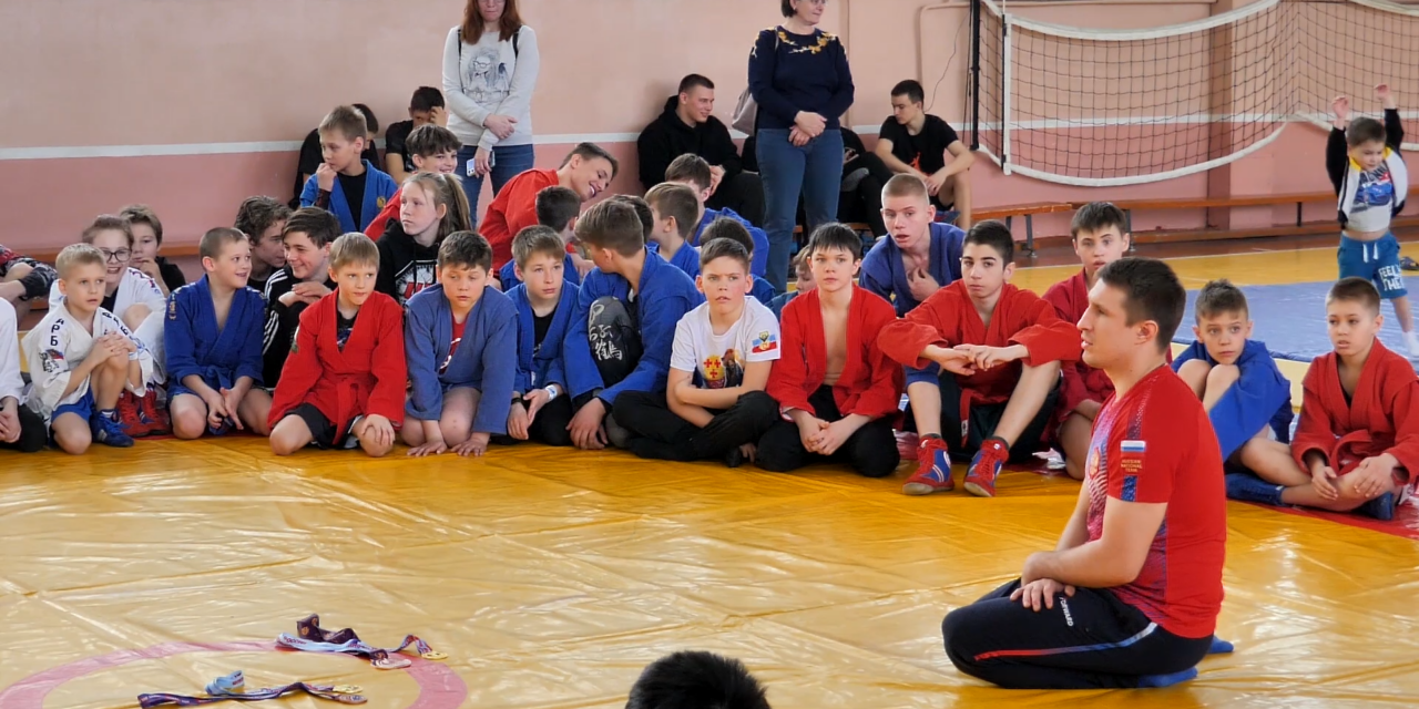 Спортсмены пообщались с чемпионом России по самбо А.Куликовских